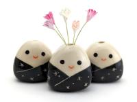 Cute handmade ceramic onigiri vase. Happy rice ball vase. Adorable musubi with paper flowers. Small-batch ceramics. Hand-painted pottery.