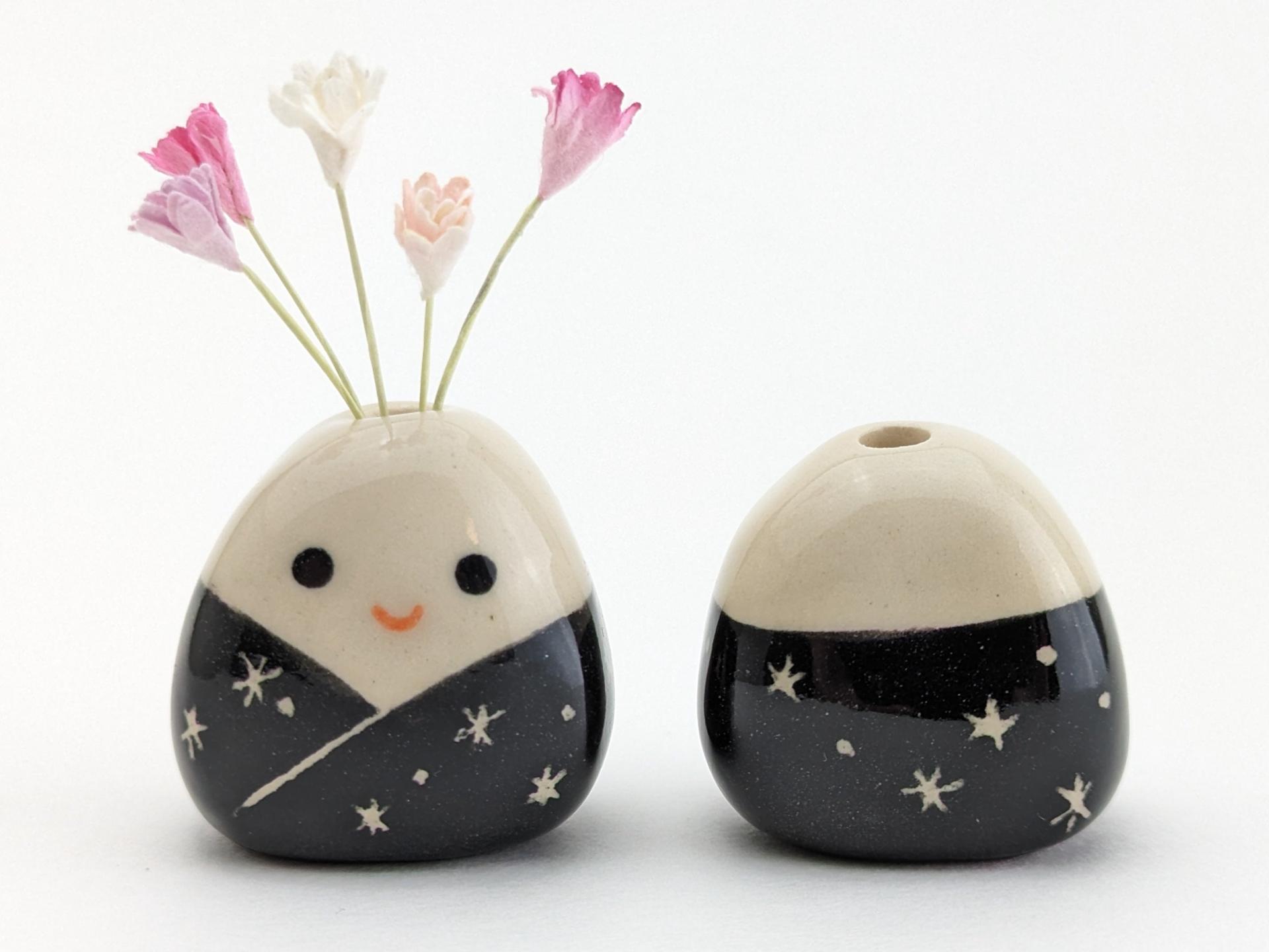 Cute handmade ceramic onigiri vase. Happy rice ball vase. Adorable musubi with paper flowers. Small-batch ceramics. Hand-painted pottery.