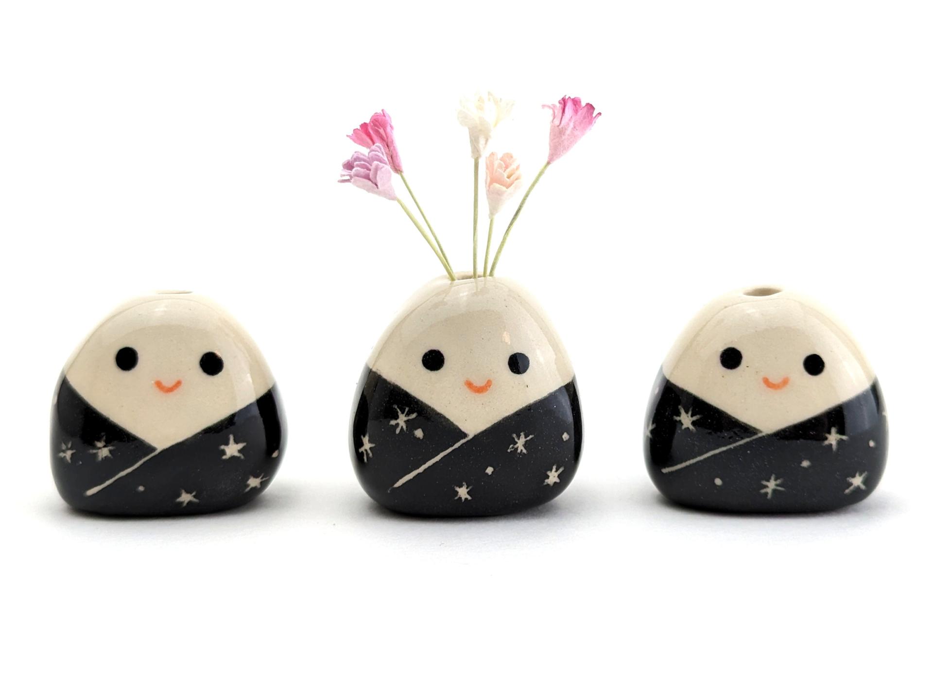 Cute handmade ceramic onigiri vase. Happy rice ball vase. Adorable musubi with paper flowers. Small-batch ceramics. Hand-painted pottery.