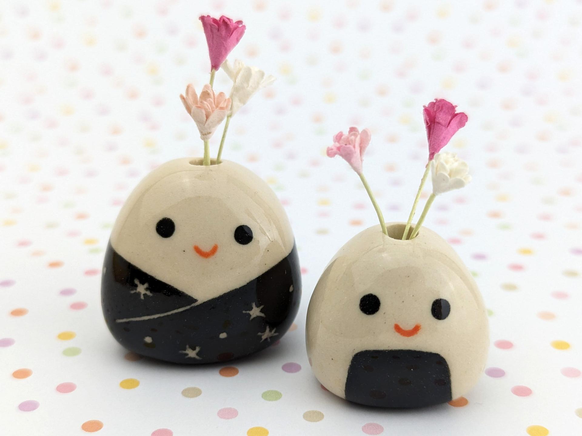 Cute handmade ceramic onigiri vase. Mini rice ball vase. Adorable musubi with paper flowers. Small-batch ceramics. Hand-painted pottery.