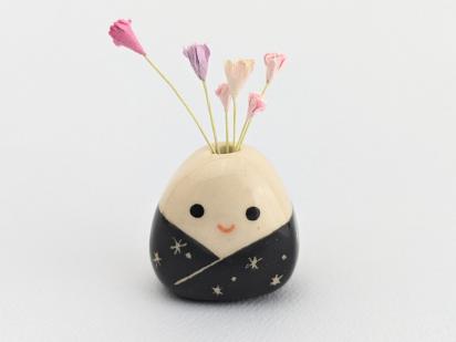 Cute handmade ceramic onigiri vase. Happy rice ball vase. Adorable musubi with paper flowers. Small-batch ceramics. Hand-painted pottery.